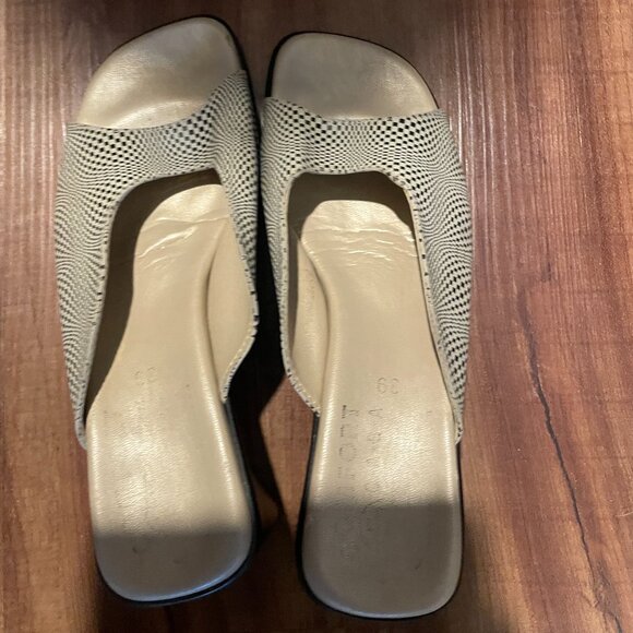 Dressy sandals size 39 (would fit a size 7 or 8 US) - Picture 3 of 3